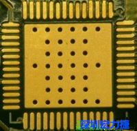 這是最不好的通孔設(shè)計(jì)，貫穿通孔直接擺放于QFN的接地散熱墊上，制造上無法確保其錫量，也就無法確保焊接良好。