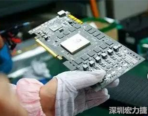 在當(dāng)前的產(chǎn)業(yè)鏈整合和協(xié)同發(fā)展創(chuàng)新的戰(zhàn)略轉(zhuǎn)型期，PCB高密度化和PCB新功能化和智能化，輕、薄、細(xì)、小的發(fā)展帶來的產(chǎn)品散熱、精密布局、封裝設(shè)計等也為上游CCL產(chǎn)業(yè)的創(chuàng)新提出了更為嚴(yán)苛的要求。