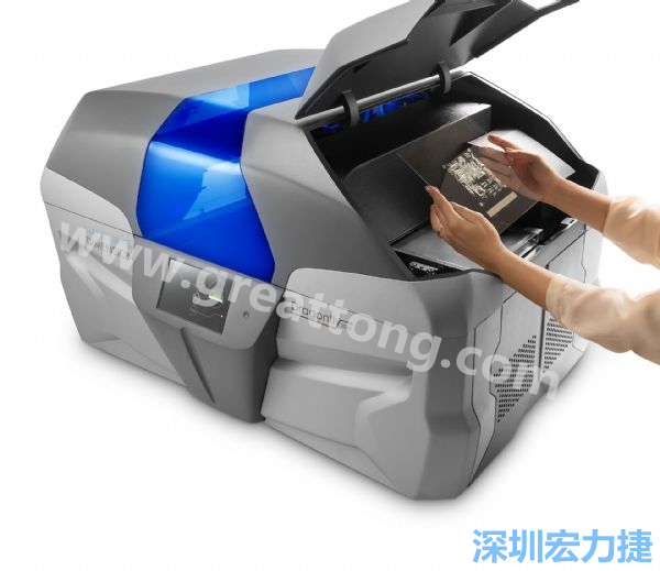 利用3D列印機(jī)器可制造多層板。