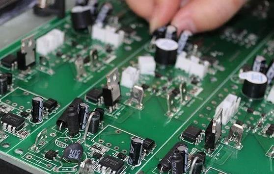 PCBA加工貼片元器件與插件元器件的區(qū)別在哪？