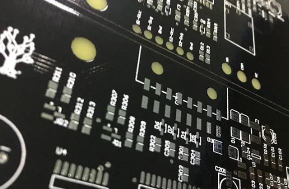 如何確定PCB的基板材料？